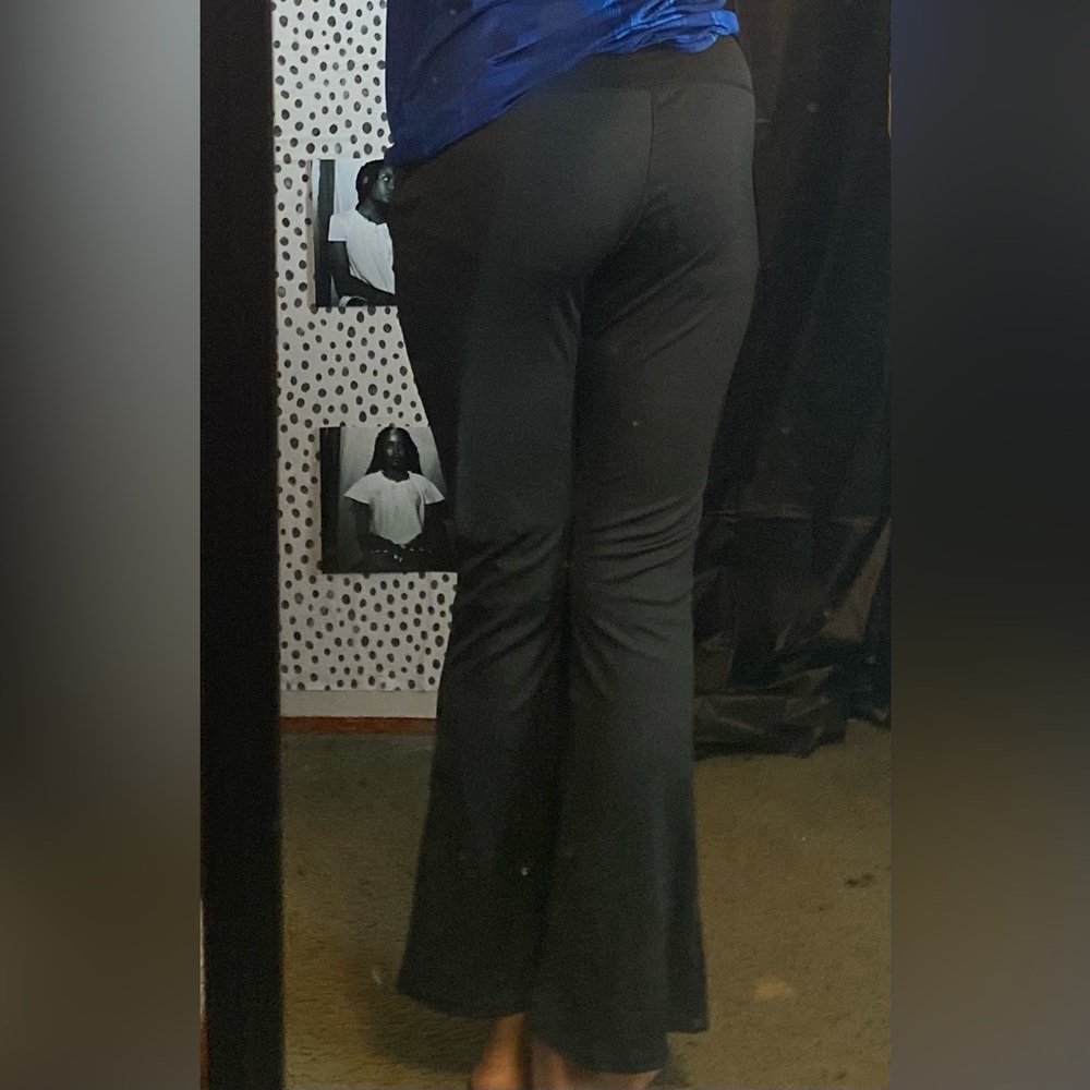 Black yoga pants